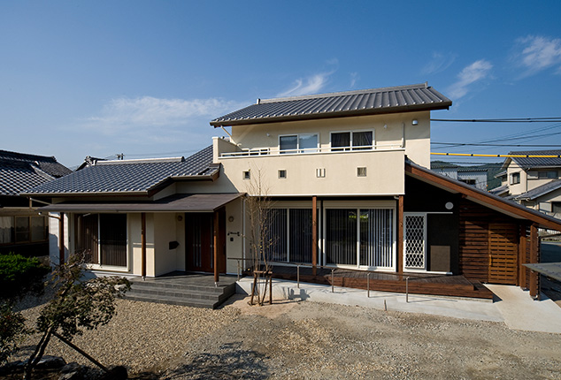 古風でシンプルな落ち着いた雰囲気の家