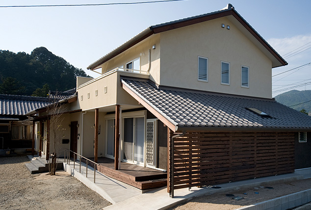 古風でシンプルな落ち着いた雰囲気の家