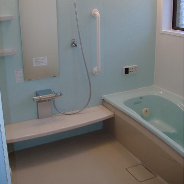 全て取り替えた浴室は清潔でスッキリ。オプションで三乾王・ブローバスも付けてすごく快適と喜んでもらえて嬉しかったです。