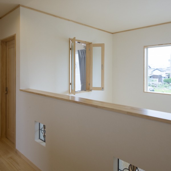 吹き抜けで家族が繋がる家 三重県津市での新築 こだわりに応える プラスワン