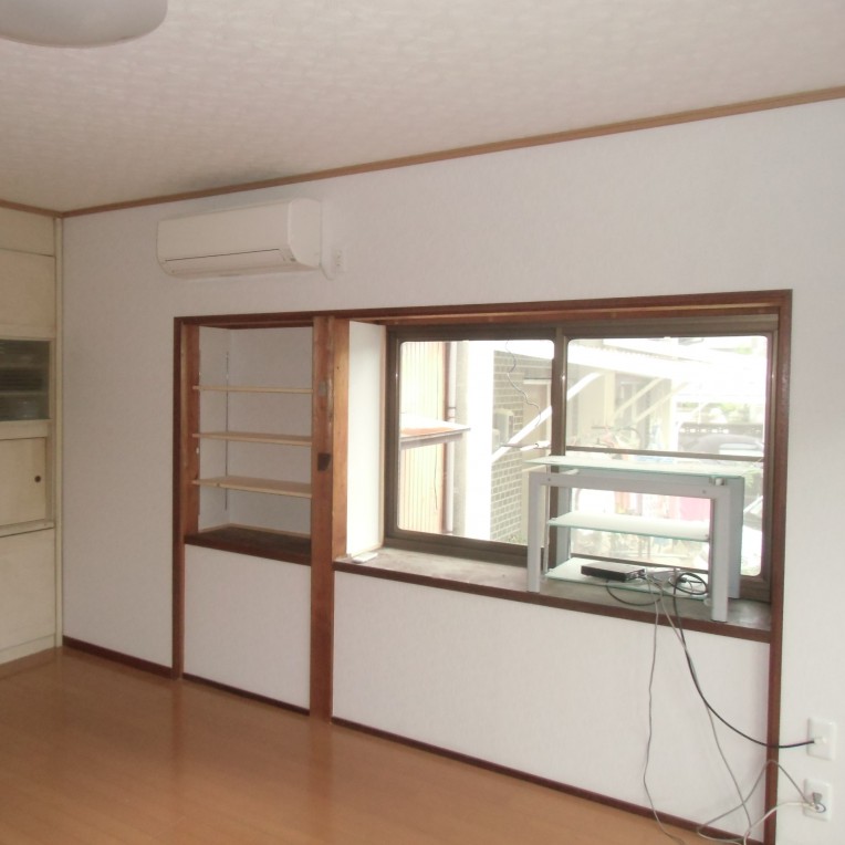 窓下の収納をなくし、棚も新しくしたのですっきりしました。