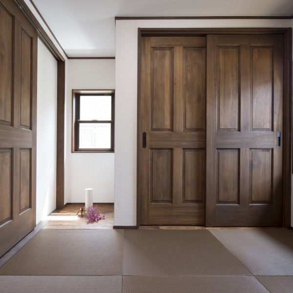 畳は無垢の建具と相性のよい和紙畳です。