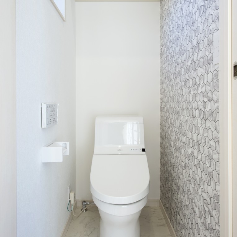アクセントクロスでお洒落なトイレに。